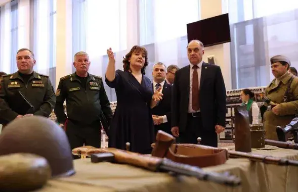У Беларусі не хочуць вайны, але выставы для генералаў праводзяць пра вайну / Мінабароны
