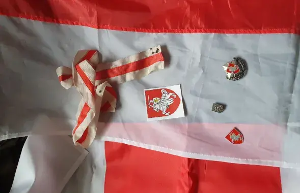 Міліцыя палюе на бел-чырвона-белую сімволіку / sb.by

