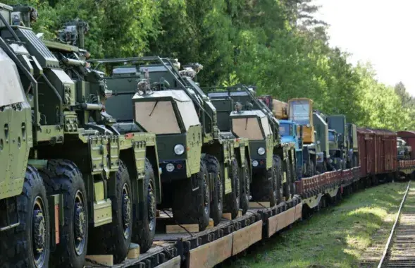 У Беларусь прыбыў чарговы камплект зенітнага ракетнага комплексу С-400 / t.me/modmilby/
