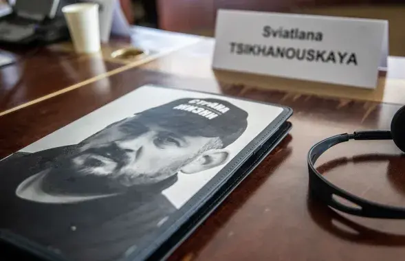 Сяргей Ціханоўскі чацвёрты год за кратамі / t.me/tsikhanouskaya/
