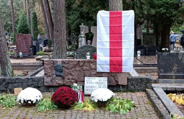 Так памятник выглядел раньше / Из архива Еврорадио
