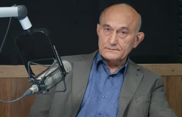 Зянон Пазняк, ілюстрацыйнае фота