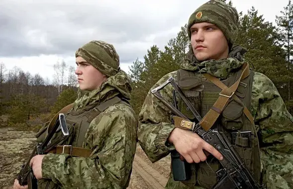 Беларускім памежнікам хочацца хаця б на крок апынуцца ў ЕС? / vk.com/gpkgovby
