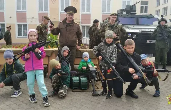 Дзеці і зброя / Мінабароны РБ
