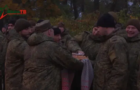 Российские военные прибыли в Беларусь / скриншот с видео "ВоенТВ"
