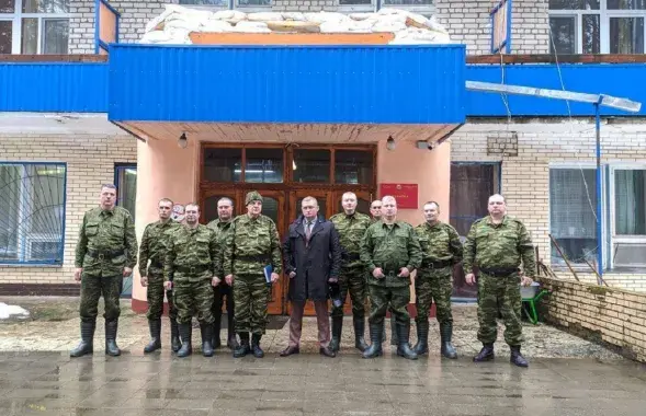 Пропагандист Александр Шпаковский и его слушатели / edinstvo.by
