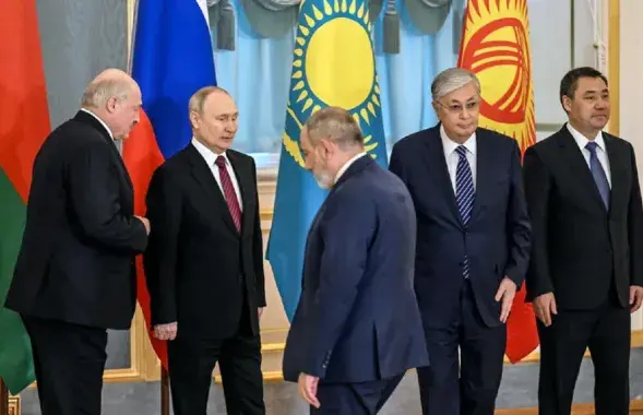 Участники московского саммита. Президент Казахстана второй справа / kommersant.ru
