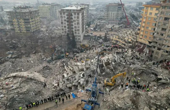 Разбор завалаў у горадзе Кахраманмараш / Reuters
