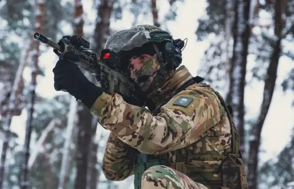 Украінскі баец на ахове мяжы / https://www.facebook.com/DPSUkraine/
