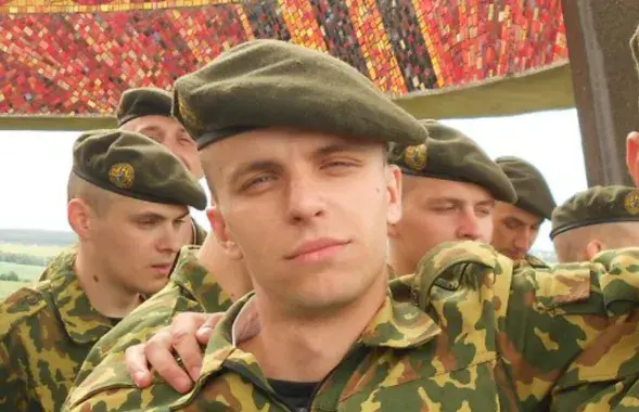 Раман Бандарэнка падчас тэрміновай службы / сацсеткі
