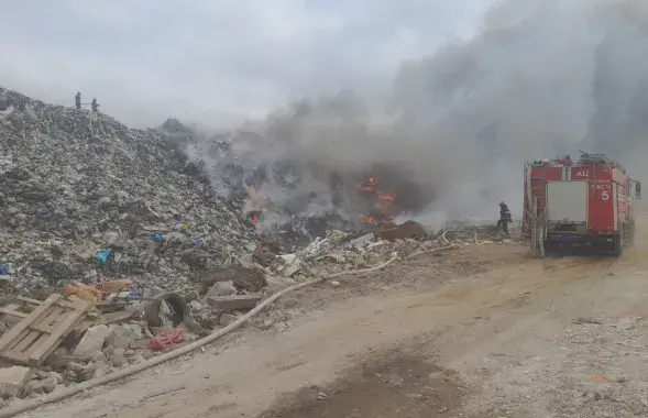 Пожар на свалке в Дзержинском районе / пресс-служба МЧС
