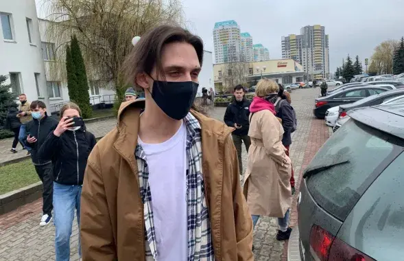 Тима Белорусских возле суда / Еврорадио​