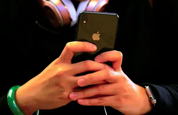 Избавиться от гаджетов Apple российские чиновники должны до 1 апреля / Reuters
