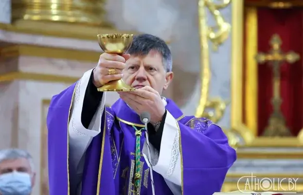 Антэ Ёзіч памаліўся за спачын Уладзіміра Макея / catholic.by
