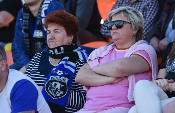 Заўзятаркі "Іслачы" засмучаныя / vk.com/fcisloch
