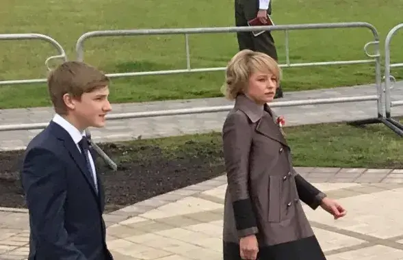 Николай Лукашенко и неизвестная блондинка. Фото: Еврорадио