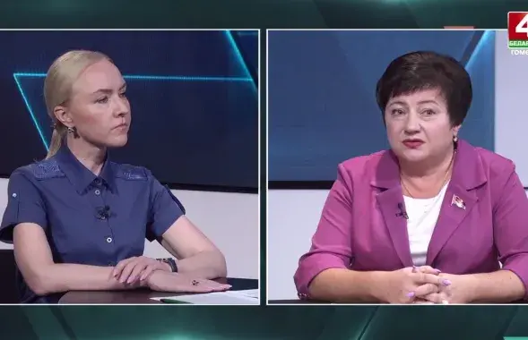 Алла Смоляк (справа) во время телеэфира / ТРК "Гомель"

