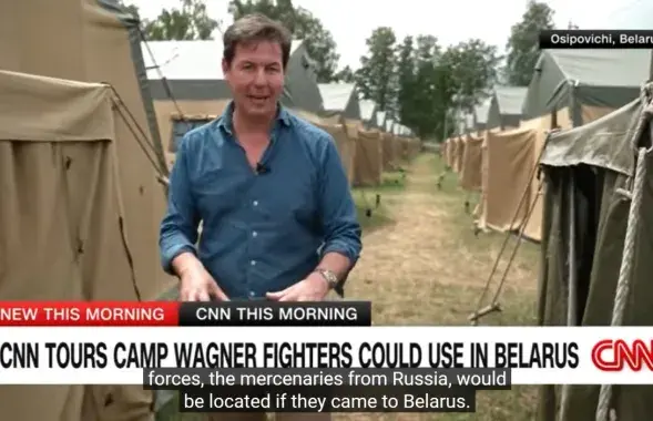 Мэцью Чэнс у лагеры пад Асіповічамі / кадр з відэа CNN
