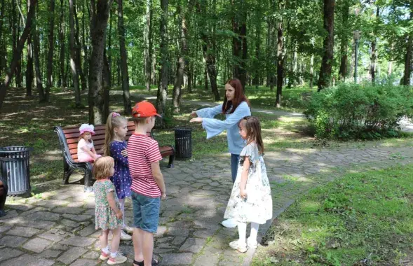 A class in the park / photo from archive