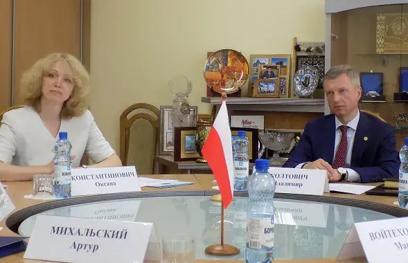 Оксана Константинович (слева) и руководитель МАРТ Владимир Колтович / mart.gov.by