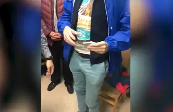 У руководителя "кружка" нашли наркотики / Скриншот из видео МВД​