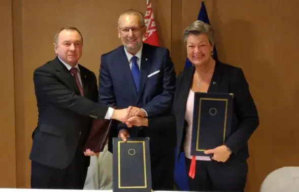 The signing of the documents in Brussels / @onttvchannel