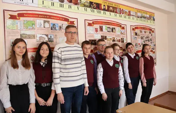 Андрей Петровский с учениками / "Светлый путь"​