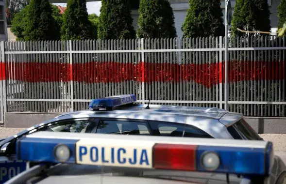 Ограда белорусского посольства / the-warsaw.com
