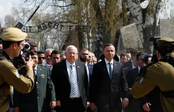 Президент Польши Анджей Дуда и президент Израиля Раувен Ривлин в Освенциме / Reuters