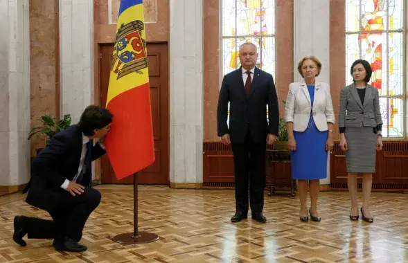 Новая прэмь'ер-міністарка Малдовы Мая Санду, спікер парламента Зінаіда Грачаны&nbsp;і прэзідэнт Ігар&nbsp;Дадон / Reuters