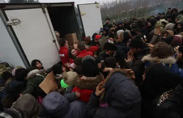 Мігранты чакаюць беларускіх прадуктаў харчавання / wsj.com