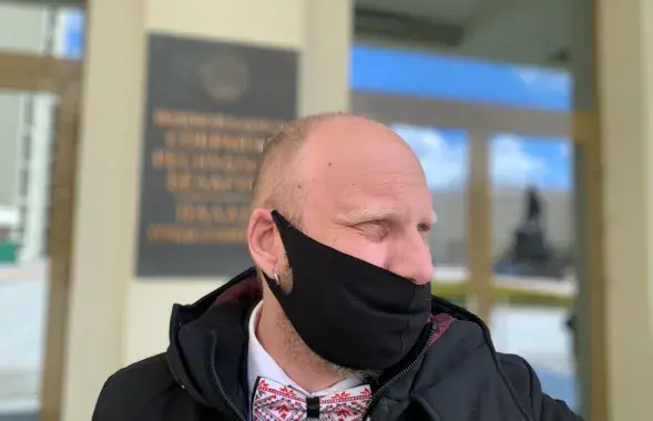 Алесь Таболич после регистрации в ЦИК / Еврорадио​