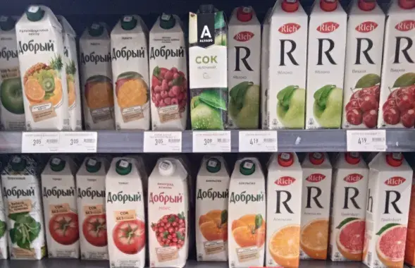 Juices in Tetra Pak packaging in a Belarusian store / Euroradio
