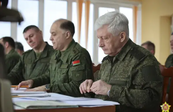 Сяргей Дронаў (справа) у Беларусі / прэс-служба Мінабароны РБ
