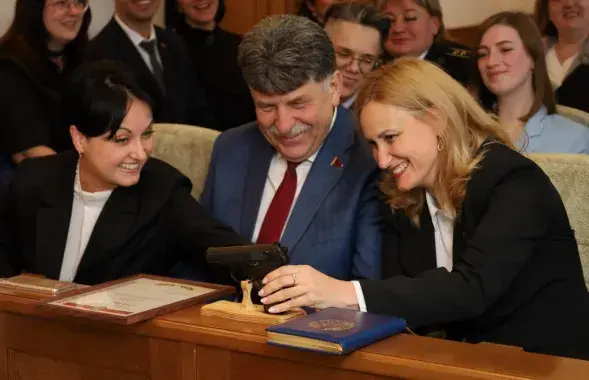Пісталет для супрацоўніка Мінюста