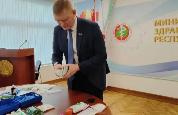 В этом году производители должны полностью перейти на выпуск аптечек нового образца