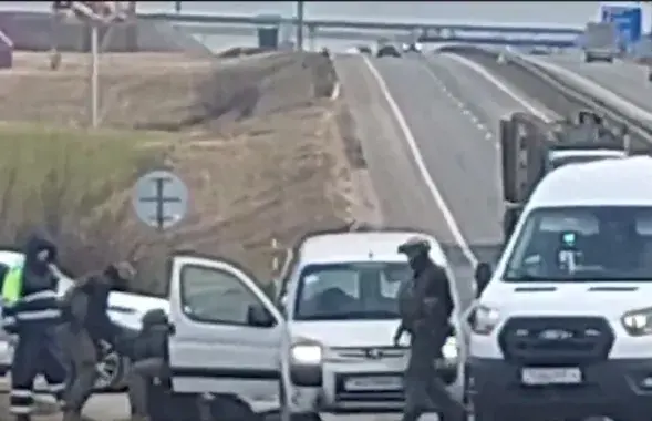 Тры гродзенцы напалі на памежніка
