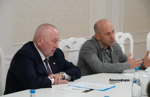 Александр Мошенский (справа) на переговорах в&nbsp;Башкортостане
