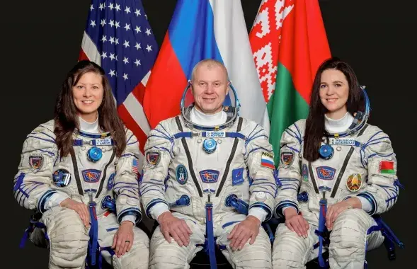 Экіпаж, у які ўваходзіць Марына Васілеўская (на фота справа)
