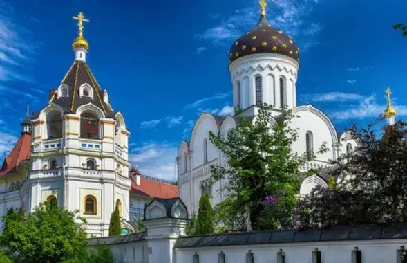 Сіроты змогуць жыць у манастырах.
