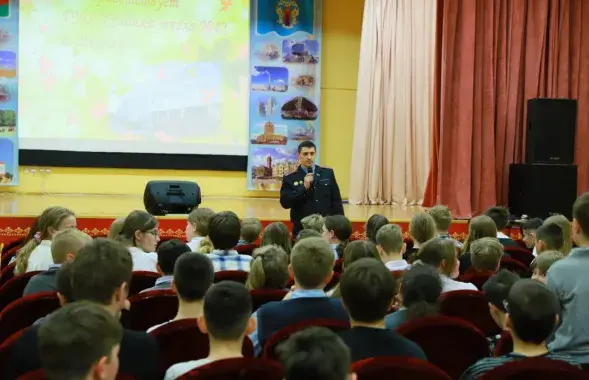 "Прафілактычная гутарка" са школьнікамі
