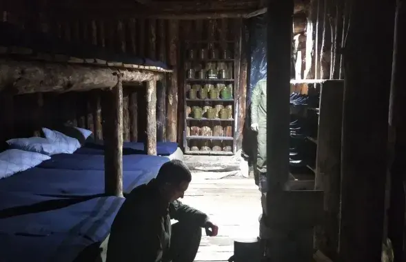 Беларускі вайсковец у бліндажы
