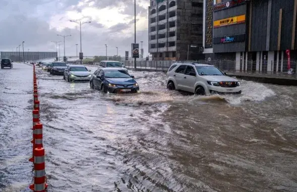 Наступствы дажджоў у Дубаі
