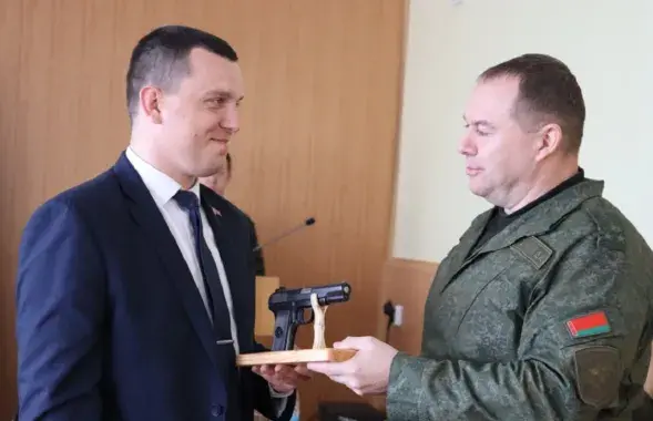 Старшыня Кармянскага райвыканкама і начальнік тэрабароны
