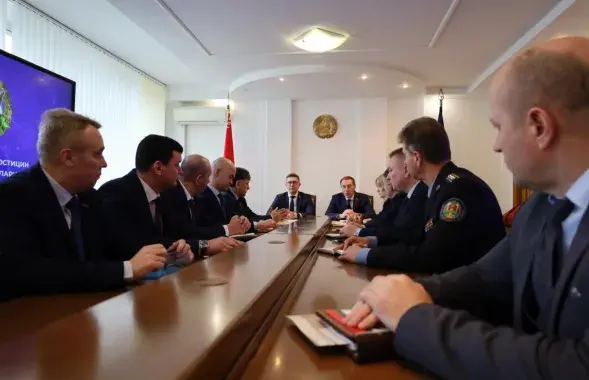 Мікалай Снапкоў прадстаўляе ў Мінюсце новага міністра — Яўгена Каваленку
