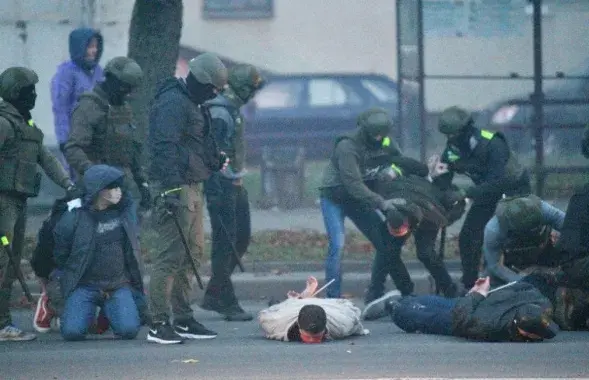 Жестокое задержание во время протестов 2020 года
