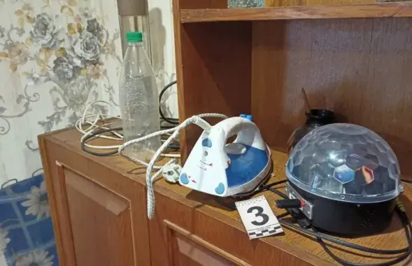 Мужчына вытрымаў катаванні гарачым прасам
