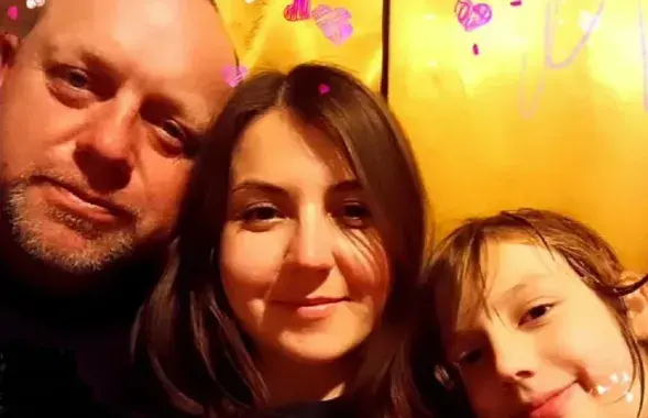 Алеся Буневіч з мужам і сынам
