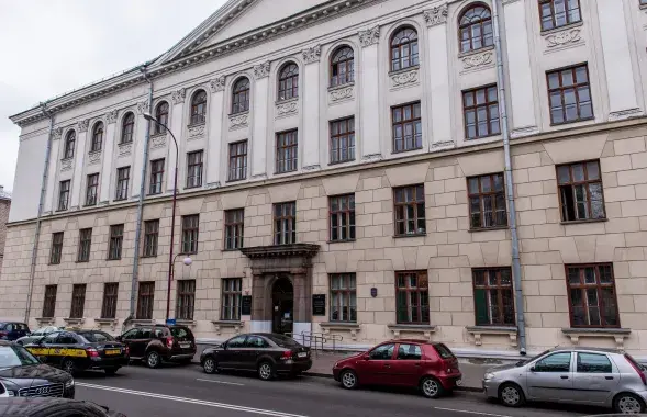 Будынак гістарычнага факультэта па вуліцы Чырвонаармейская, 6
