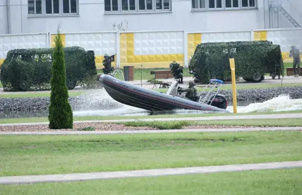 &nbsp;"Баявыя плыўцы" былі на катары на паветранай падушцы
